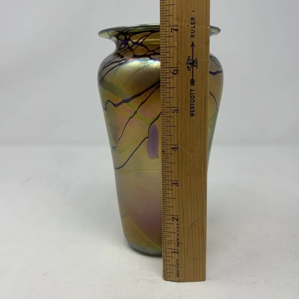 VTG Orient & Flume Lily Ivy Vine UIrridescent 7” Art Glass Vase 1977